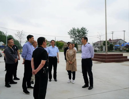 蘇鹽集團(tuán)黨委書(shū)記、董事長(zhǎng)章朝陽(yáng)一行赴濱海縣考察調(diào)研 蘇鹽集團(tuán)黨委書(shū)記、董事長(zhǎng)章朝陽(yáng)一行赴濱海縣考察調(diào)研