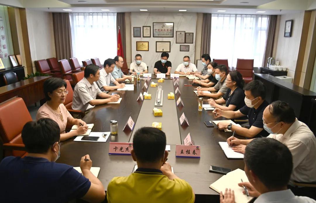 “賽場選馬”激活一池春水 “選賢任能”迸發干事激情——蘇鹽集團黨委深化改革全面推行干部公開選任機制 “賽場選馬”激活一池春水 “選賢任能”迸發干事激情——蘇鹽集團黨委深化改革全面推行干部公開選任機制