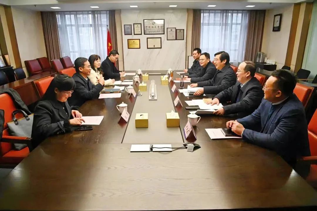 省國資委領(lǐng)導(dǎo)陳金池一行蒞臨蘇鹽集團(tuán)調(diào)研指導(dǎo)工作 省國資委領(lǐng)導(dǎo)陳金池一行蒞臨蘇鹽集團(tuán)調(diào)研指導(dǎo)工作