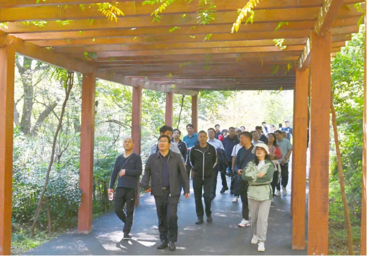 欣賞自然風光 暢享團隊溫馨|蘇鹽集團舉辦職工秋游活動